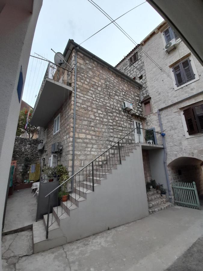 Apartment Filomena In The Center Komiža المظهر الخارجي الصورة